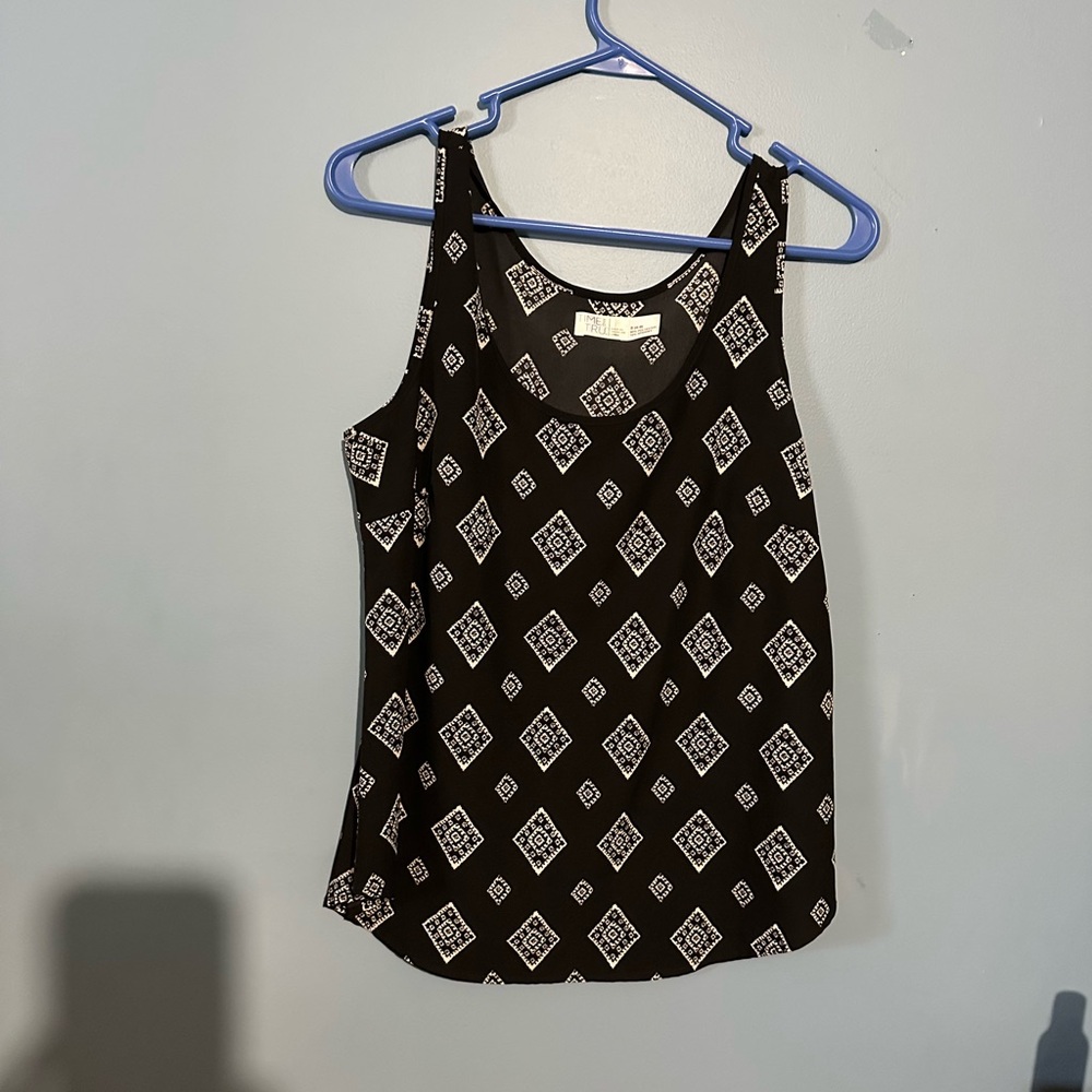 Time and Tru Black and White Sleeveless Tank Top
